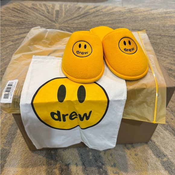 *NEW* Drew House Mascot Slippers “Golden Yellow” - Size S/M - Picture 3 of 3